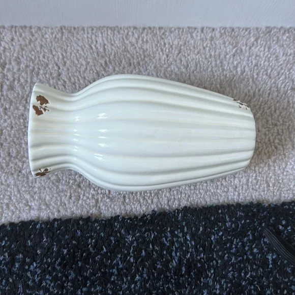 Vase - Picture 3 of 5